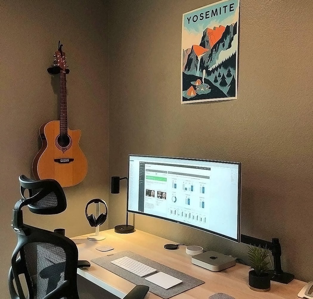 https://www.yankodesign.com/images/design_news/2020/05/desk-setups-that-maximize-your-work-from-home-productivity/02_Desk-Setup_yankodesign_1.jpg