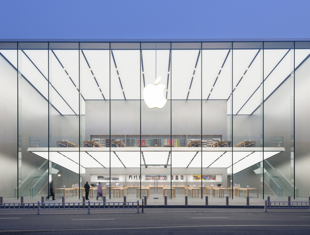 Macbook-shaped roof tops Foster + Partners' Apple Store in Chicago