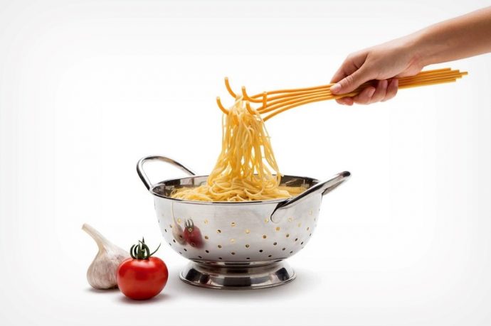 This Spaghetti-inspired spoon brilliantly re-imagines the pasta shape with functionality!