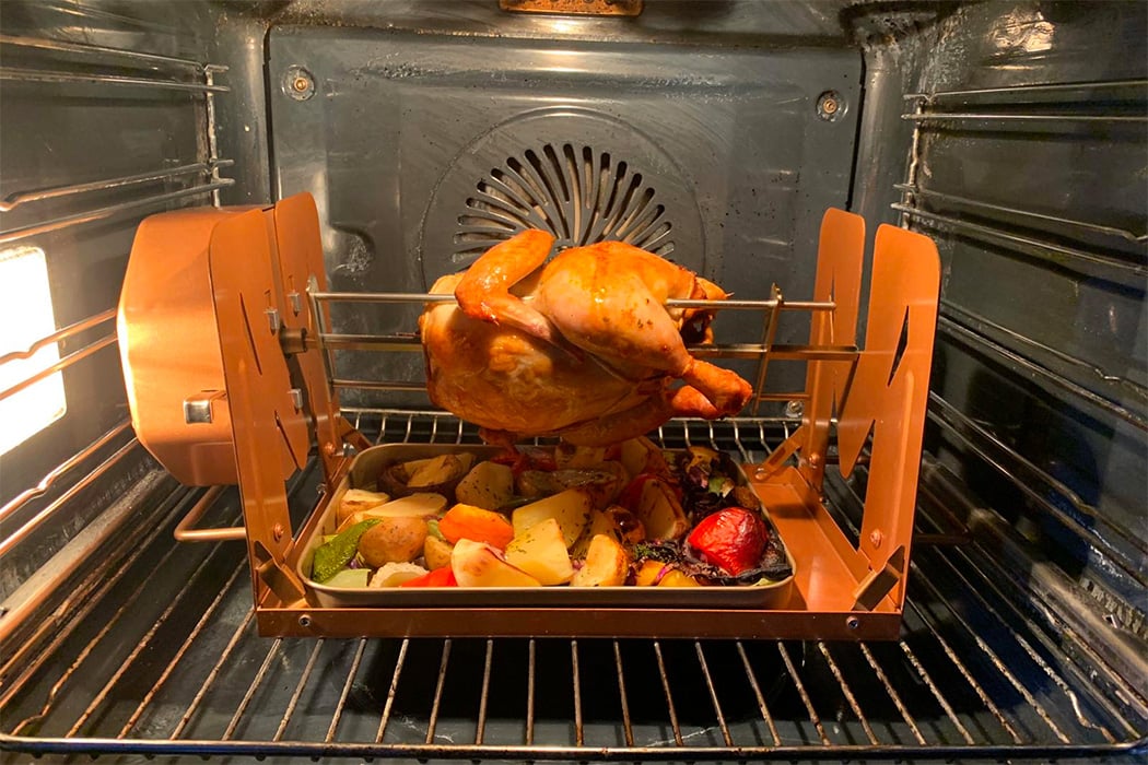 This fully mechanical rotisserie machine fits right into your oven! - Yanko  Design