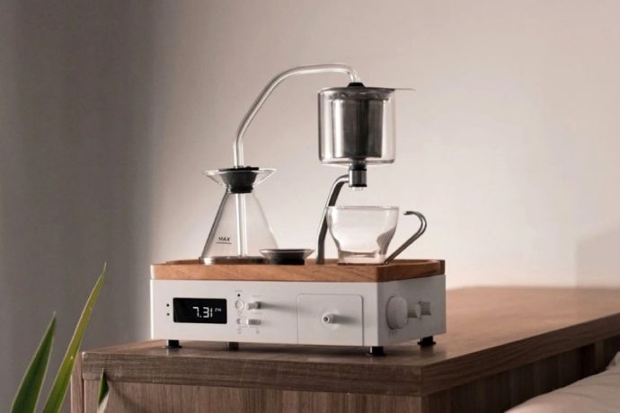 The Bariseur 2.0 wakes you up each morning with a fresh cup of coffee and a charged phone