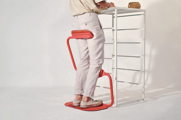This assistive standing support relieves pressure and reduces shoulder, neck and back pain!