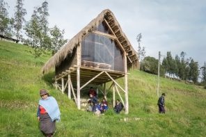 This A-shaped wooden studio is built using the Bahareque method and Ecuador’s local resources!