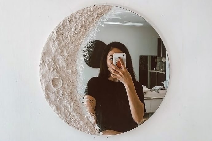 This moon-inspired mirror creates your home’s perfect mirror selfie interior!