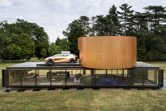 This Renault automotive-inspired architecture is designed for the car to move within the house!