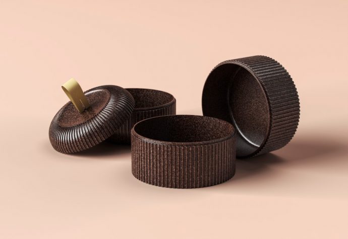 These biodegradable takeaway containers are molded from recycled cocoa beans!