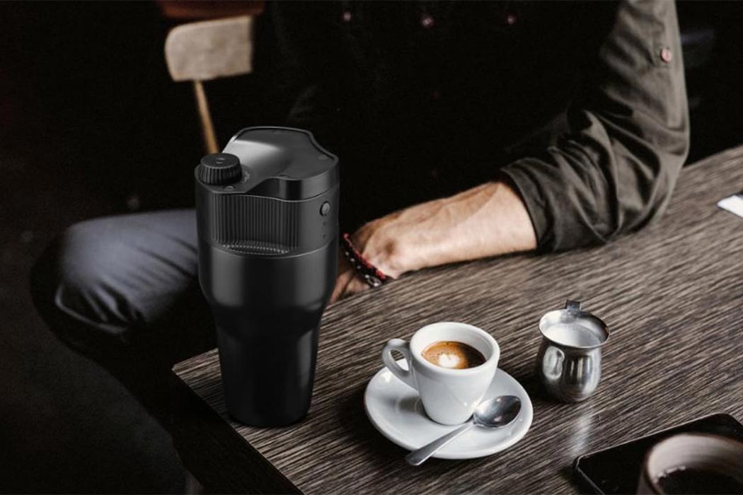 https://www.yankodesign.com/images/design_news/2020/09/coffee-makers/03-Nomadic-brewing-mug_Keurig-KCup_CoffeeMakers_yankodesign1.jpg