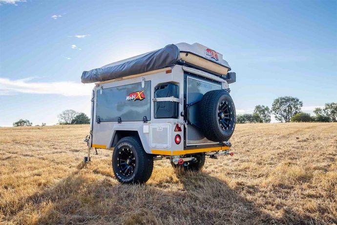 This trailer expands into a 6 people camper with a big al fresco dining adventure!