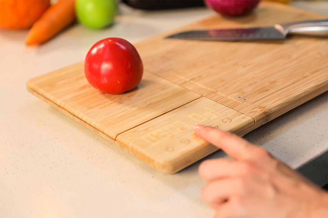 Smart chopping board with a built-in calorie counter and kitchen timer  makes healthy meal prep easy - Yanko Design