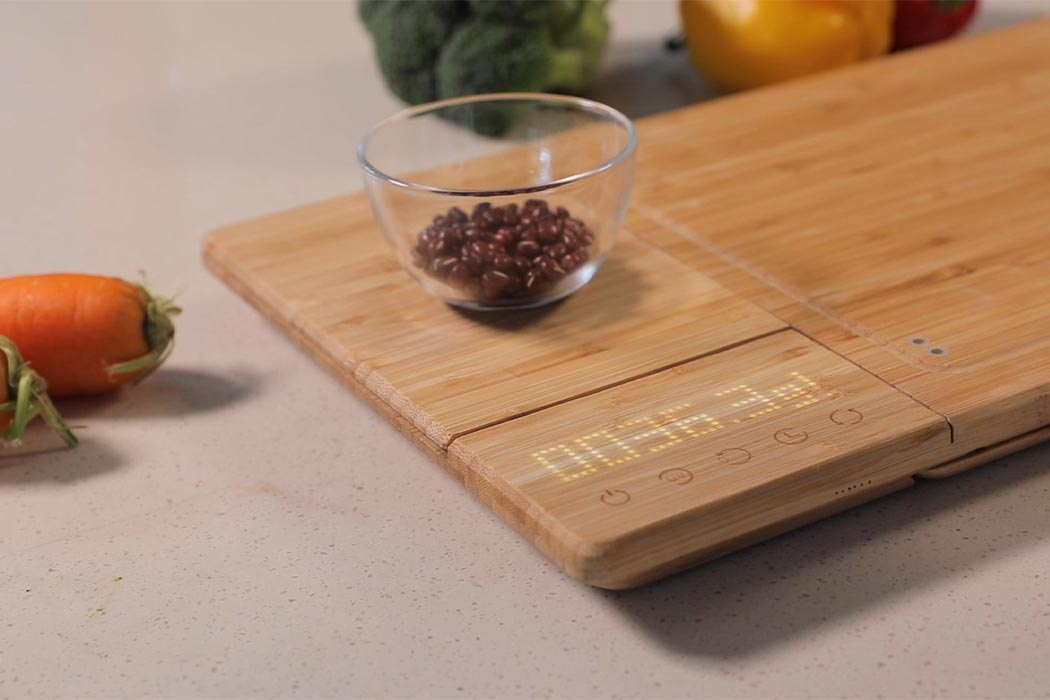 https://www.yankodesign.com/images/design_news/2020/09/this-sustainable-cutting-board-has-10-features-that-includes-killing-99-99-germs/07-chopbox_yankodesign.jpg