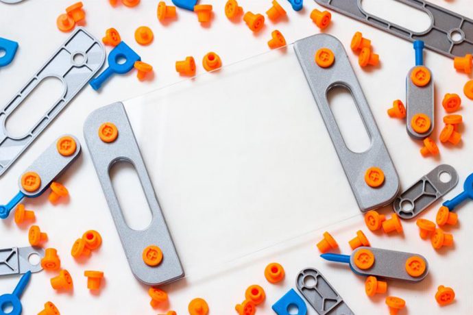 A Lego-like kit with stackable, writeable surfaces that lets kids unleash their imagination!