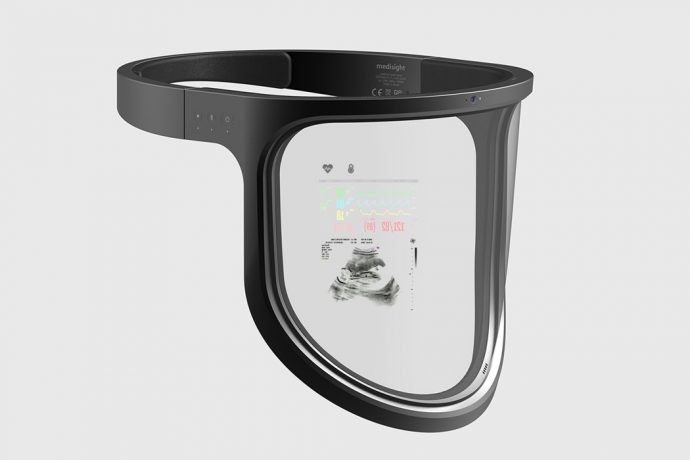 This air purifying face shield + smart display concept shows doctors medical data in real-time!