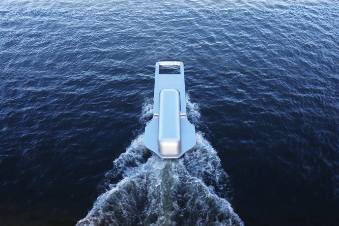 Shaped like a zip-fastener, this 9 meter long Japanese ship zips through water, dividing it in two!