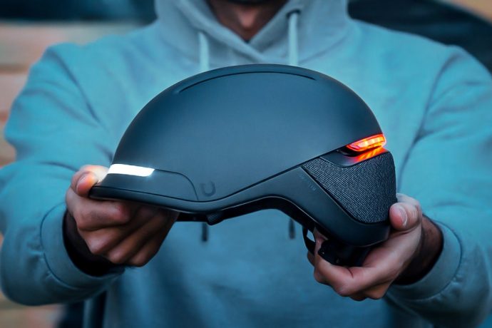 This smart helmet with dynamic LEDs and a sleek design keeps you fashionable and safe!