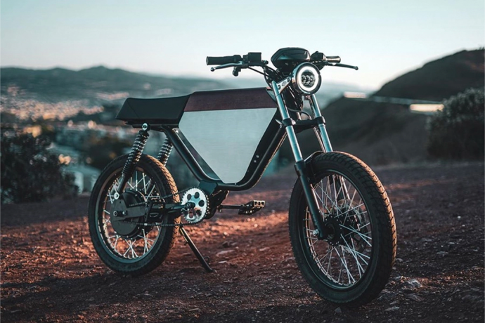 This retro yet electric moped delivers top speeds for riders ramping up for the thrill of racing!