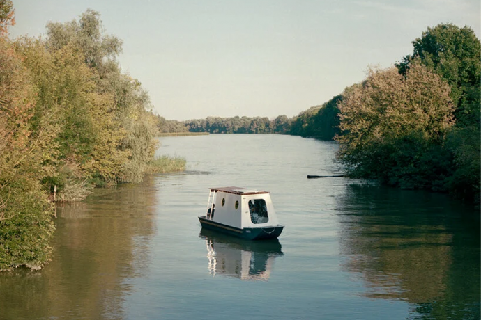 Inspired by fishing boats, this houseboat’s compact lifestyle is entirely sustained through solar energy!