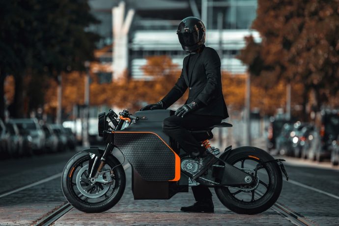 Saroléa’s stunning electric café racer comes with a carbon fiber helmet and tailored suit for the rider!
