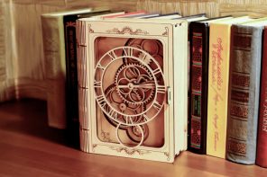 These IKEA-style DIY wooden clocks give you the feeling of being a Swiss clockmaker!
