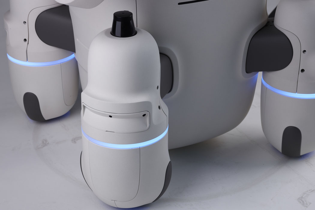 Hyundai’s adorable AI powered robot advises customers to wear a face ...