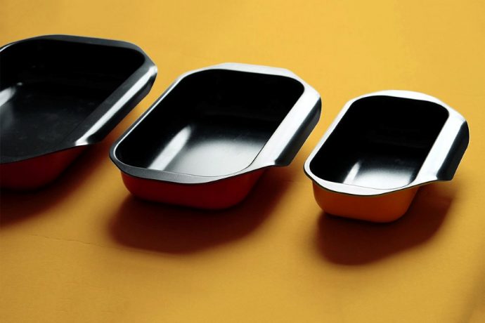These clever oven-trays come with an extended lip that makes them easy to hold