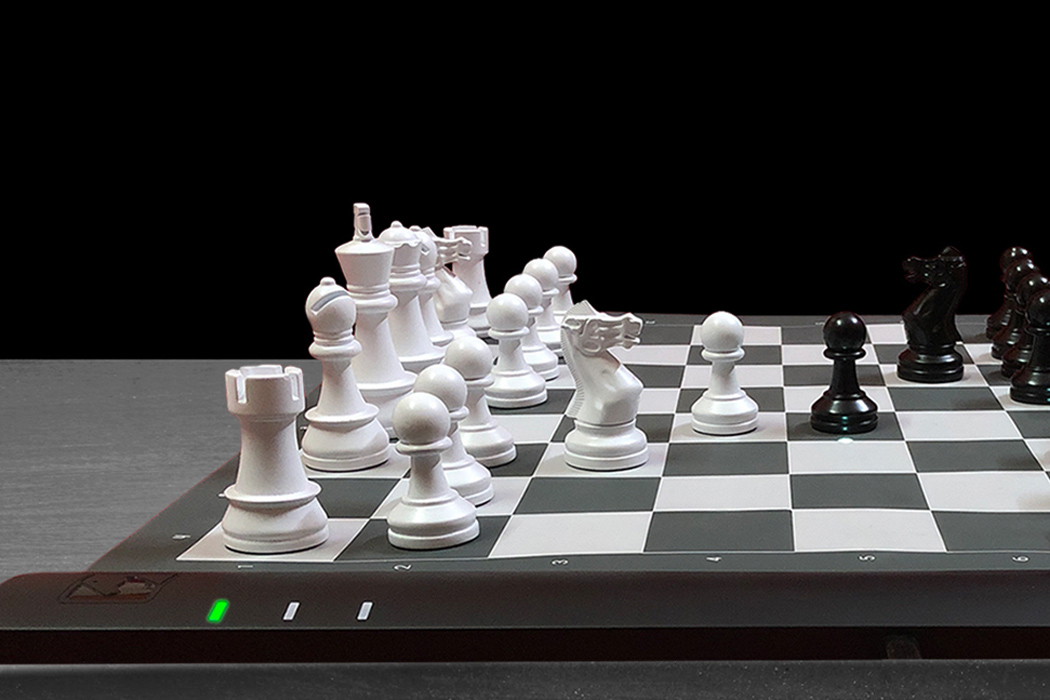 Projection-mapped chessboard (video) [1920x1080] using DGT boards