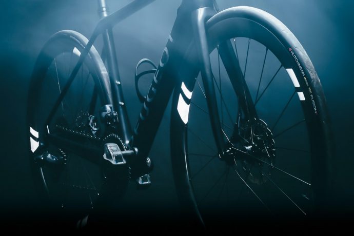 These reflectors could make cycling at night a hundred times safer