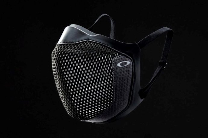 Oakley finally designed a spectacle-friendly N95 mask that prevents your glasses from fogging up