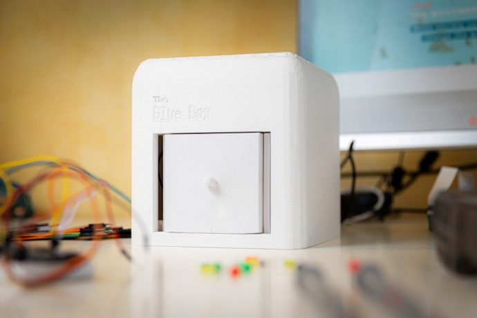 Dyson Award-winning Blue Box helps women easily detect breast cancer at home