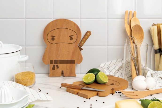 OTOTO’s Ninja Cutting Board comes with its own knife docked inside it!