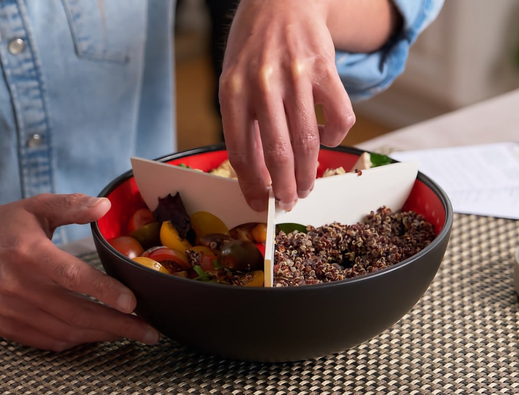 https://www.yankodesign.com/images/design_news/2021/03/this-food-bowls-clever-design-uses-science-and-psychology-to-help-you-achieve-portion-control/IGGI_portion_control_eating_bowl_for_weight_loss_07.jpg