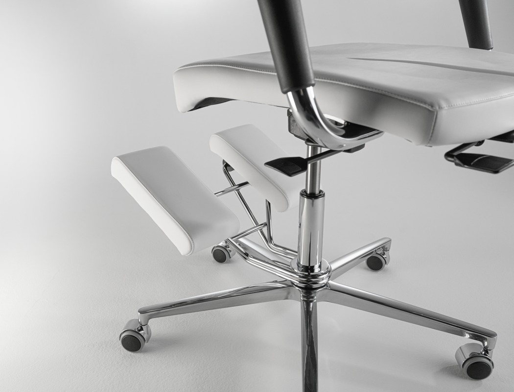 https://www.yankodesign.com/images/design_news/2021/03/this-shape-shifting-ergonomic-chair-was-designed-to-provide-the-best-work-from-home-seating-experience/Komfort_Chair_allows_free_adjustment_of_seat_tilt_and_depth_04.jpg