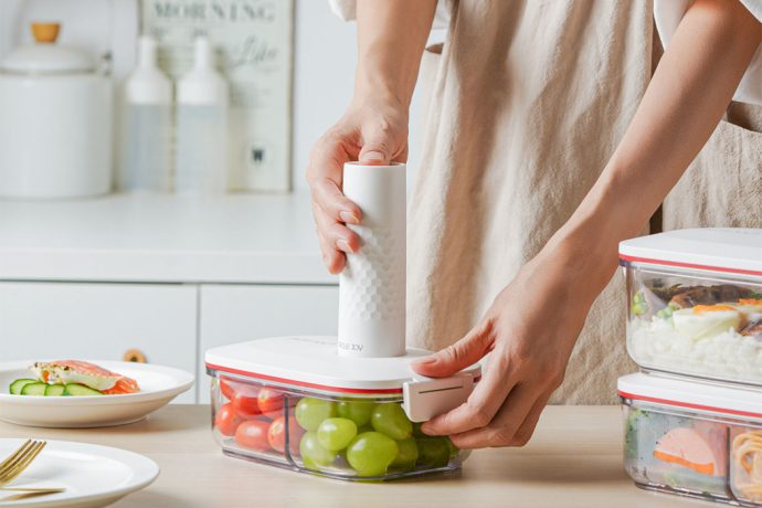 This vacuum pump merges the functionality of ziplock bags with a hard casing to reduce your leftover food wastage!