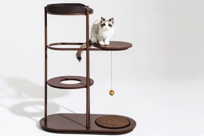 This cat tower adopts a minimal hardwood design and stripped-down aesthetics to fit with every room’s interior!