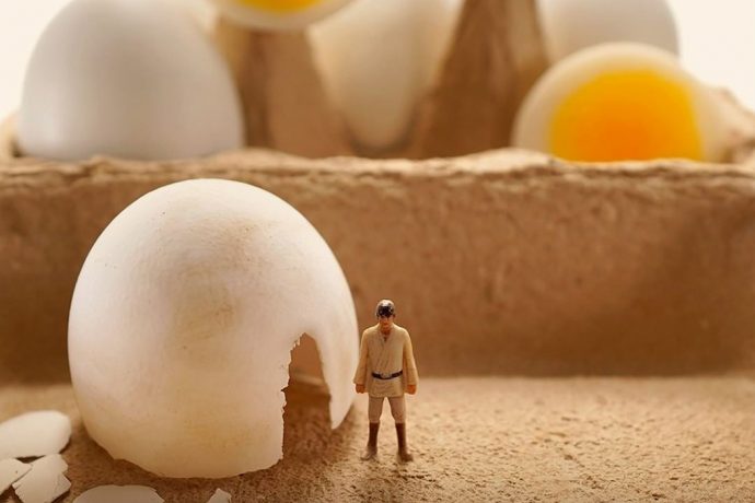 Japanese artist Tanaka Tatsuya twists everyday products in these Star Wars-inspired miniature setups!