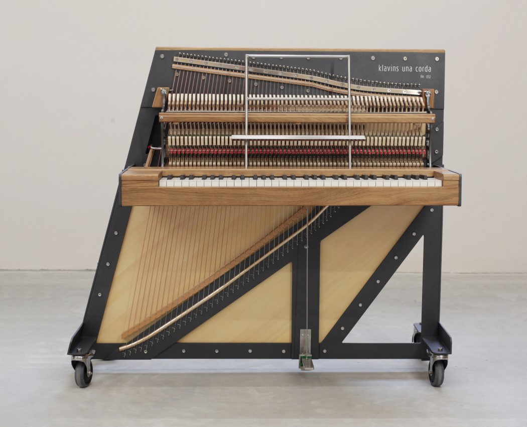 maceta Ánimo repertorio The Una Corda is an award-winning 'nude' upright piano that shows you the  magic underneath the hood - Yanko Design