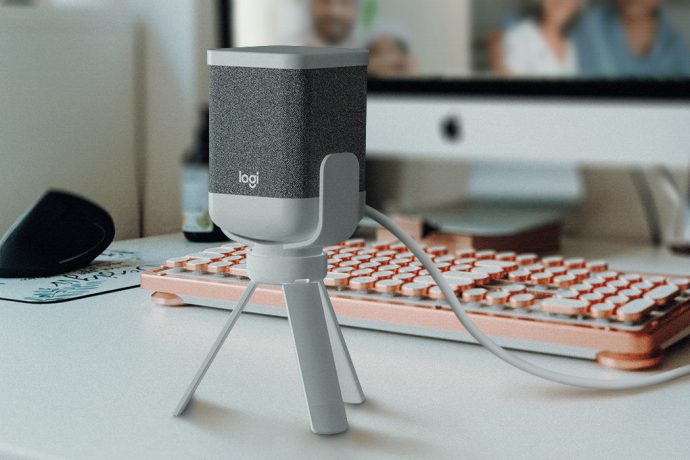 This Logitech StreamCam inspired podcast mic is a must have for every influencers desk setup!