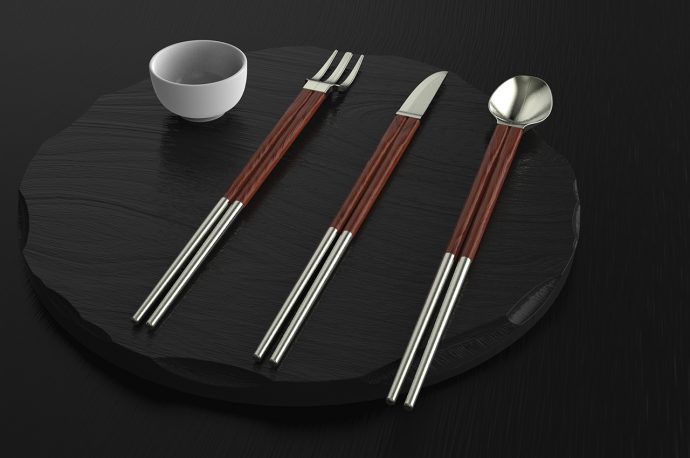These multifunctional magnetic cutlery-pieces snap into half to transform into chopsticks!