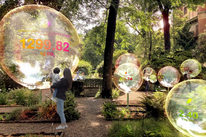 This floating bubble visualization by Carlo Ratti emphasizes forestry by showing how much carbon dioxide each tree absorbs
