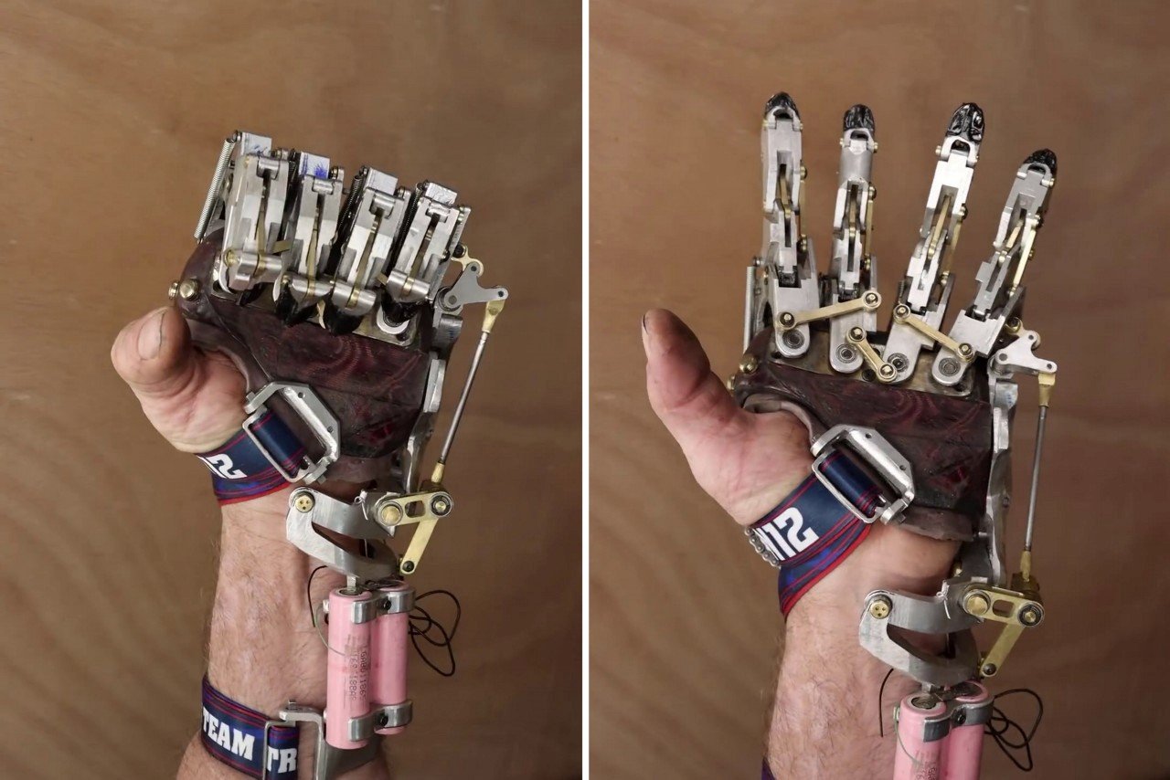 Engineer designed and built his own functioning mechanical prosthetic hand and it looks like a steampunk beauty! - Yanko