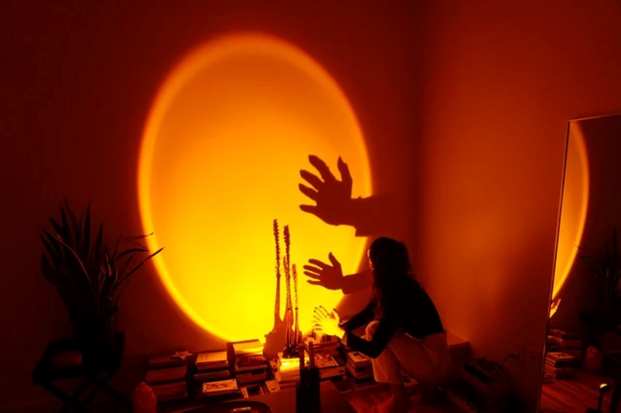 How the TikTok Viral Sunset Lamp works