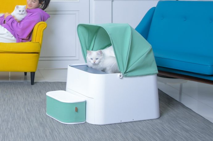 This self-cleaning cat litter-tray is fancier than the toilet astronauts do their business in…
