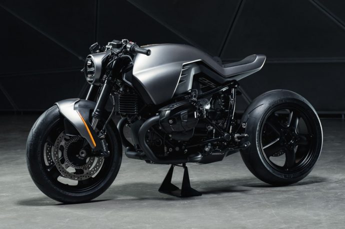 This custom BMW R nineT has 3D printed bodywork that opens with a remote control. Watch the video!