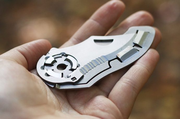 This tiny foldable pocket knife is an EDC designed to fit in the little front pocket of your jeans!