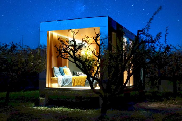 This tiny cabin features glazed glass walls to help you escape the city and connect with nature!