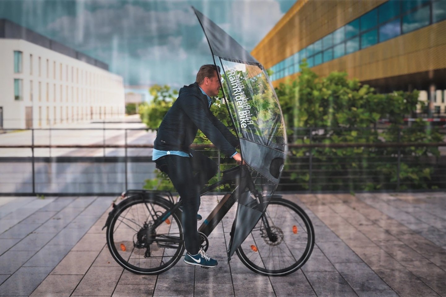 This bike-friendly soft-top umbrella is designed to keep cyclists clean and dry on rainy days!