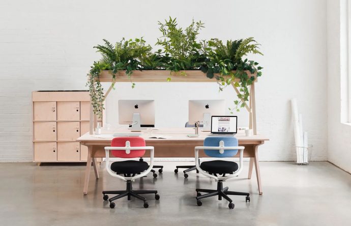 The Bridge desk adds a roof garden right above your workspace for a touch of greenery in the office