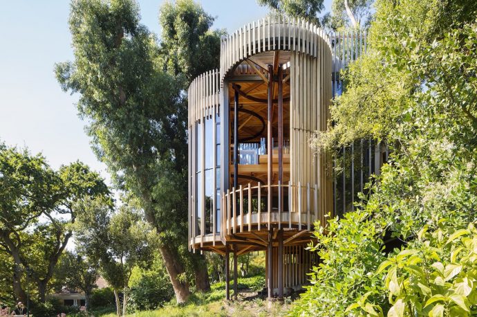 This contemporary treehouse-inspired cabin is a playful composition between squares and circles!