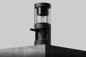 This siphon coffee maker uses its analog mechanisms to bring home the joy of a café