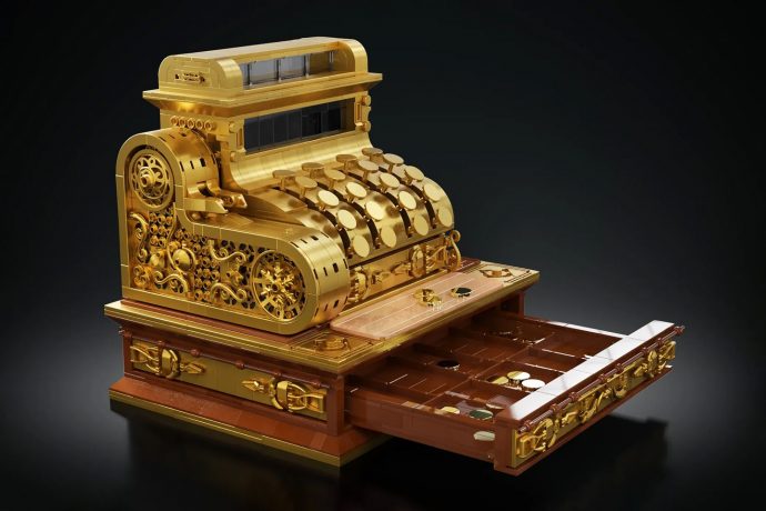 Gadzooks! This fully functional antique cash register has a sliding drawer and is made from over 2000 LEGO bricks!