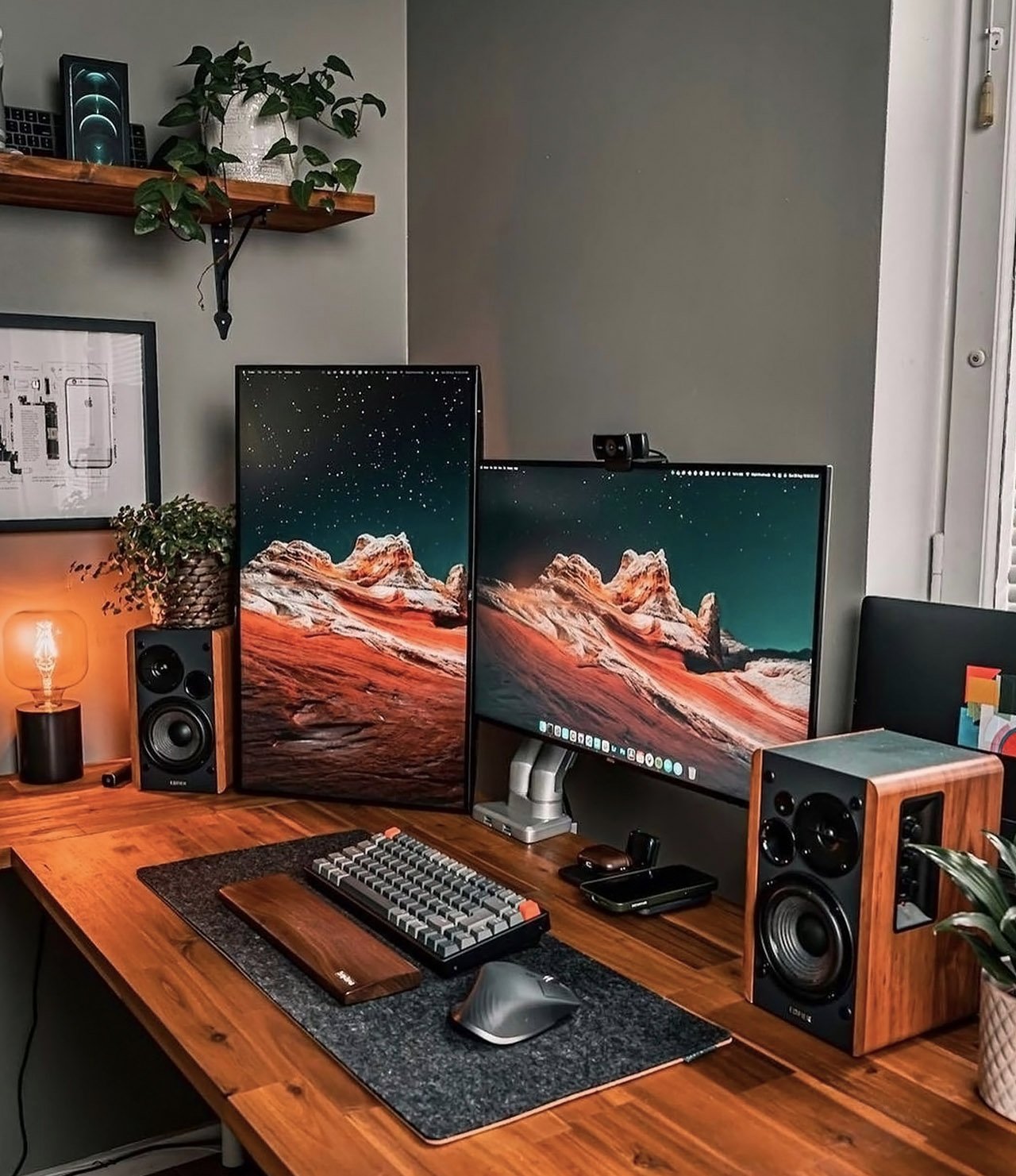 Clean Modern Desk Setup